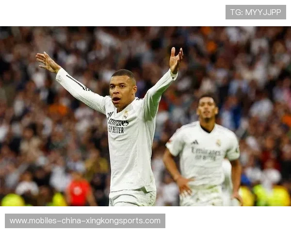 姆巴佩禁区外远射擦网而过，法国攻势不减